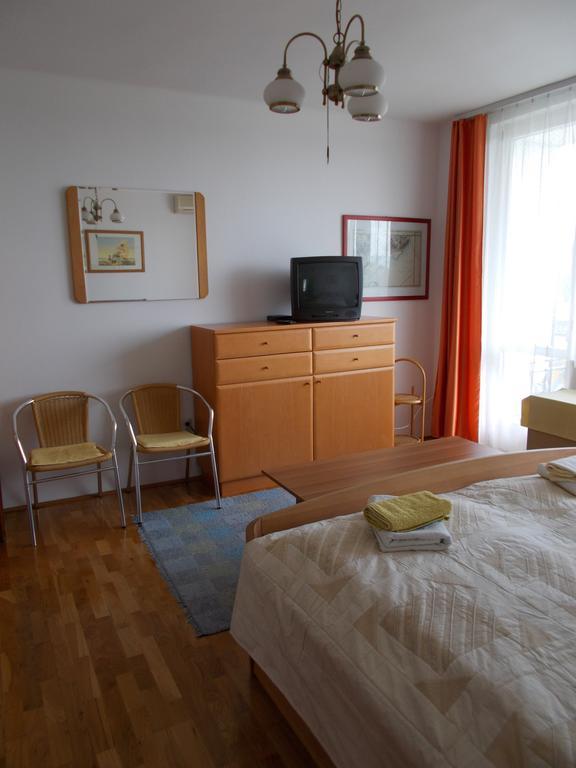 Liliom Apartments Balatonfuered Esterno foto