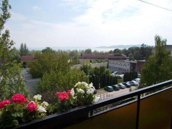 Liliom Apartments Balatonfuered Esterno foto