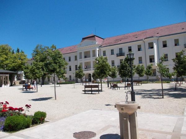 Liliom Apartments Balatonfuered Esterno foto